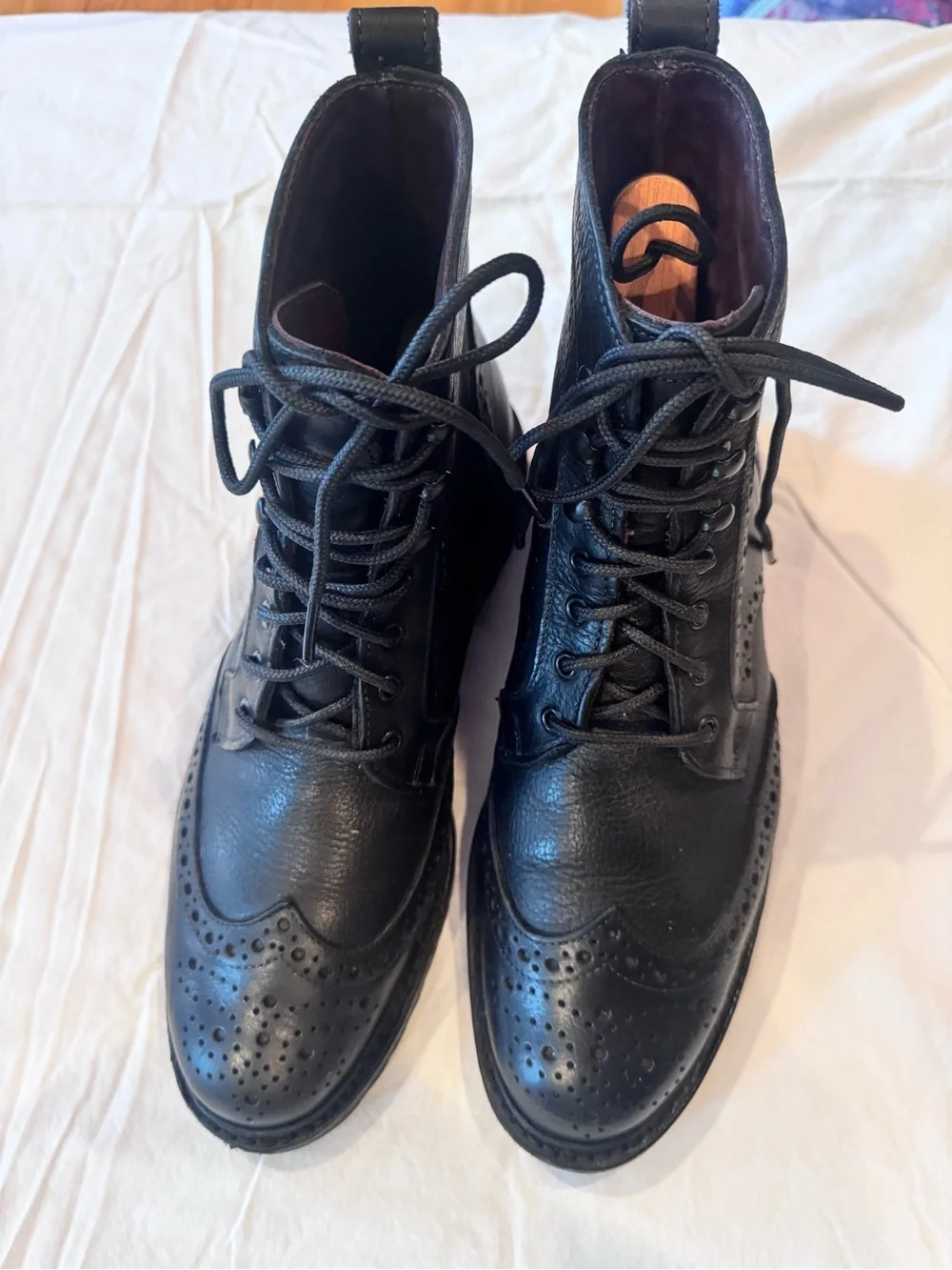 Allen Edmunds Long Branch Men's Black Leather Brogue Boot - Classic Lace-Up